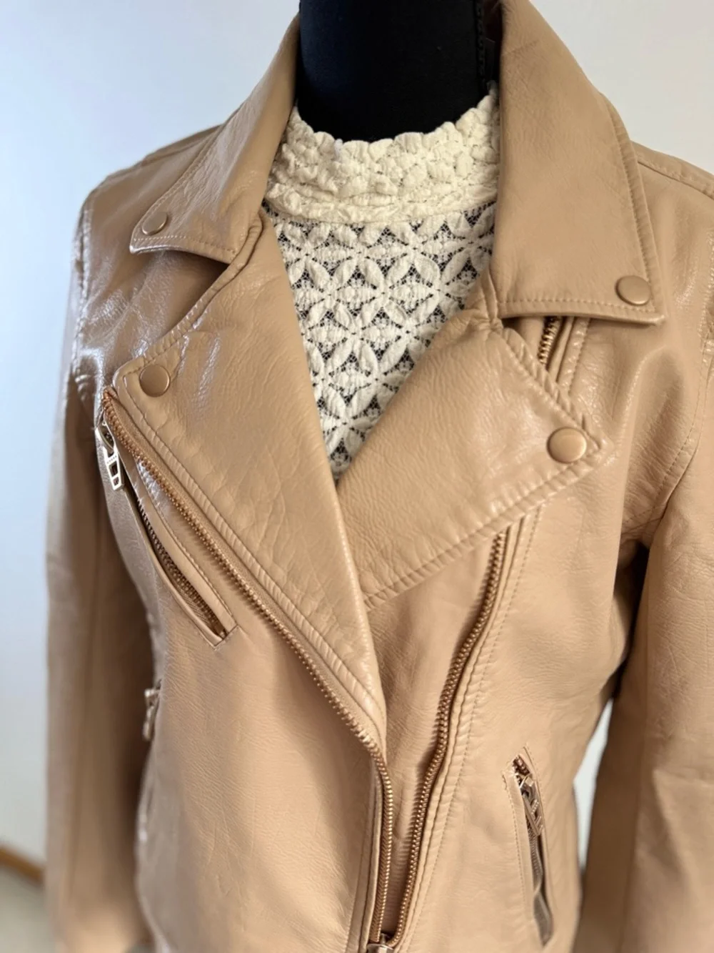 Blank NYC Tan Faux Leather Moto Jacket Women’s Medium Cropped Biker